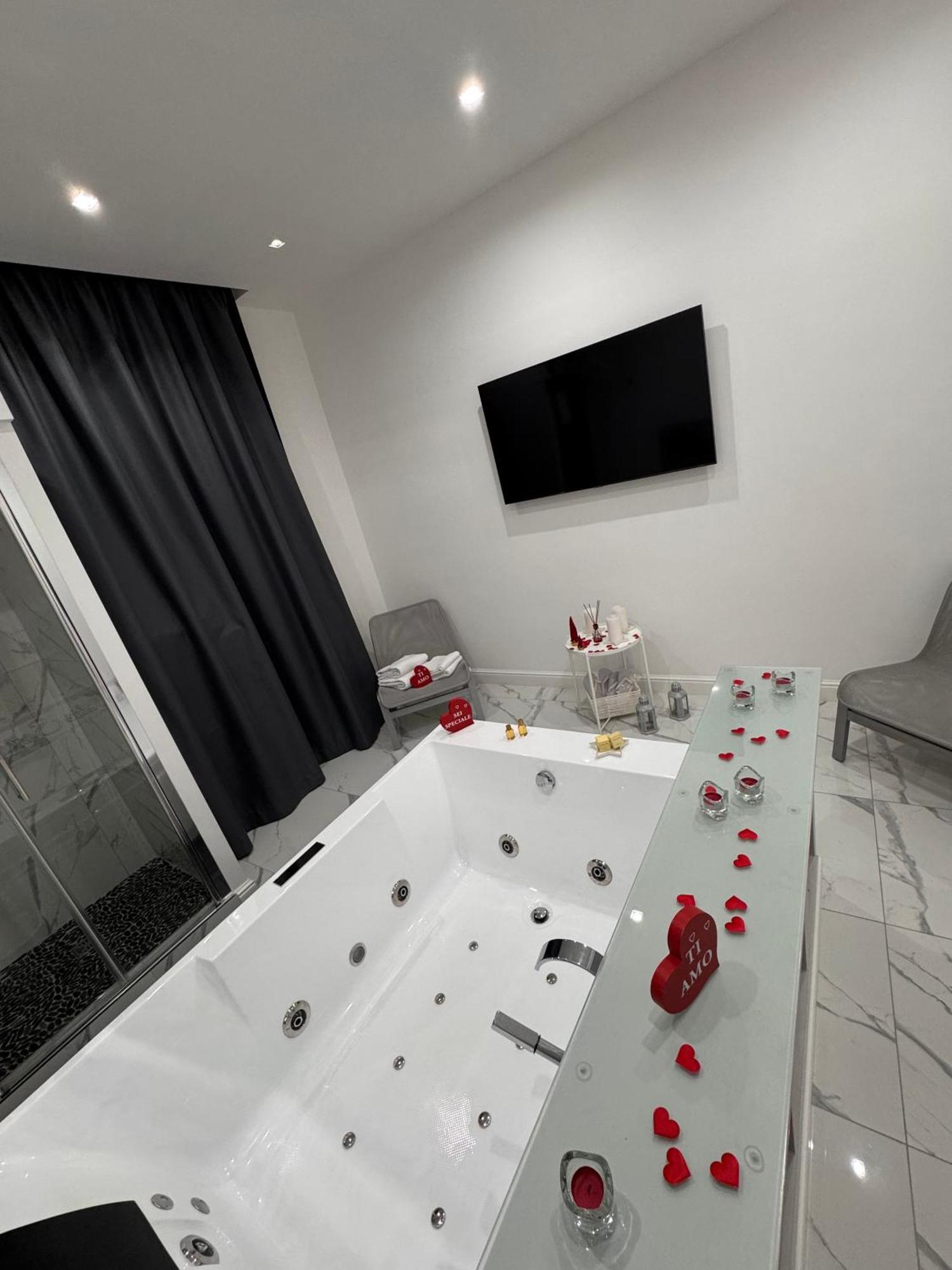 נאפולי Lady Mary'S Luxury Suites מראה חיצוני תמונה
