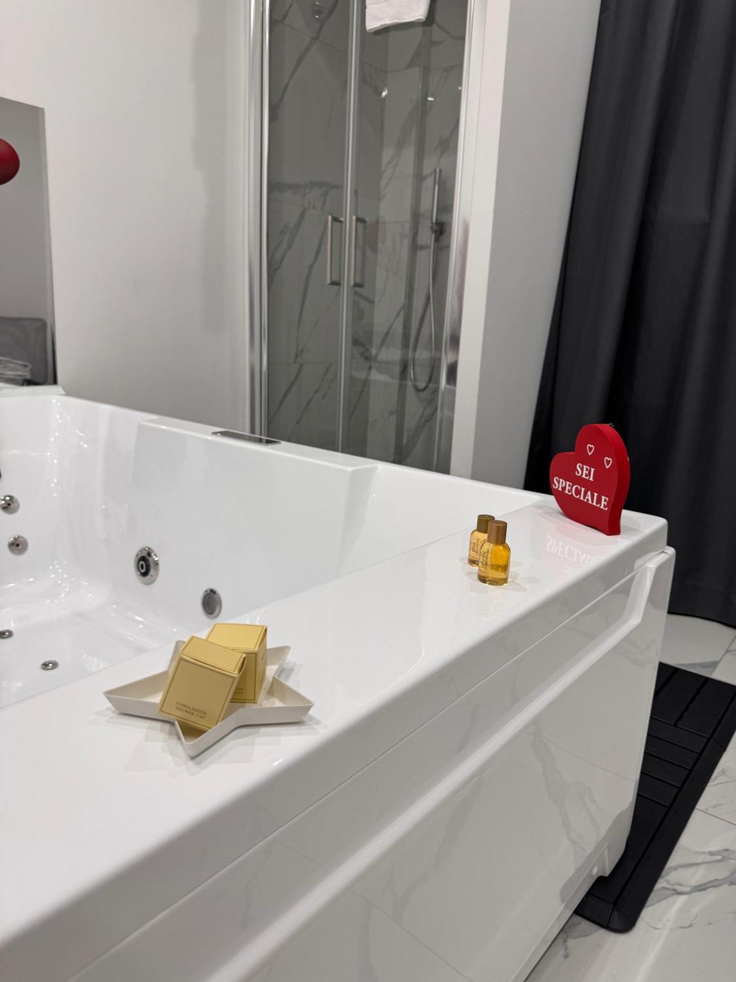 נאפולי Lady Mary'S Luxury Suites מראה חיצוני תמונה