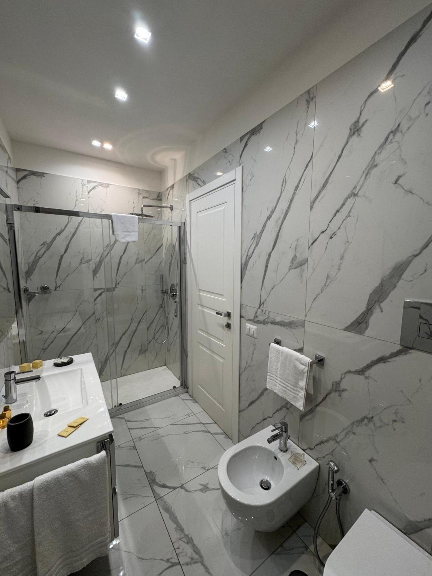 נאפולי Lady Mary'S Luxury Suites מראה חיצוני תמונה